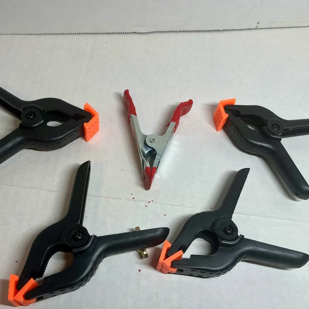 (BRAND NEW) SET OF HEAVY DUTY CLIPS (5) MULTIPLE USES (NWOT)